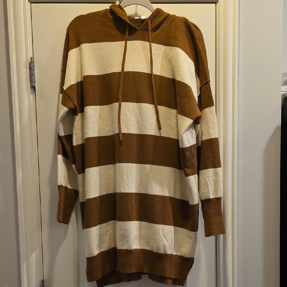 NWT Large Blu Pepper Brown and Cream Sweater Dress With Hoodie
